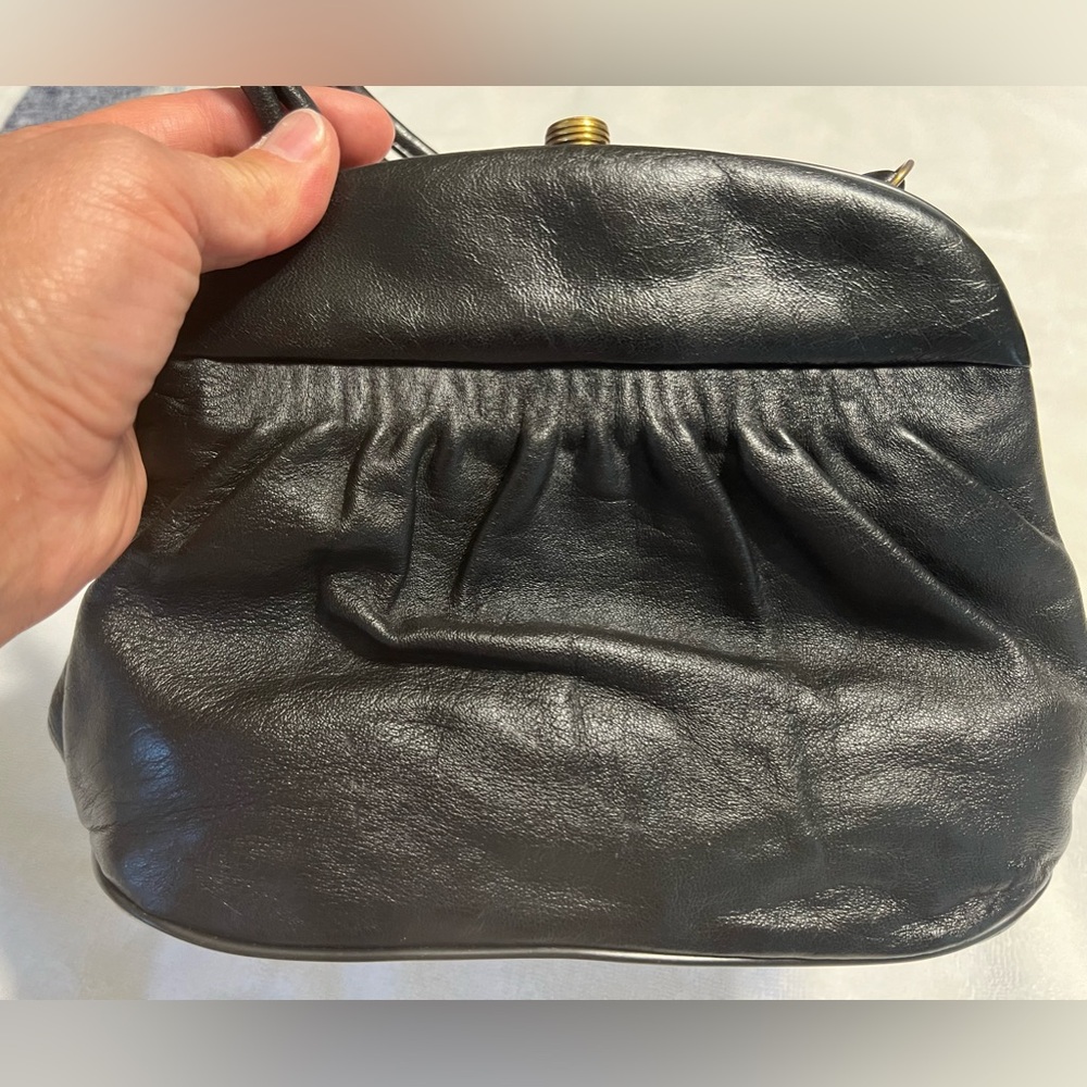 Vintage hand made purse. Natural leather. Black. Zenith brand.
